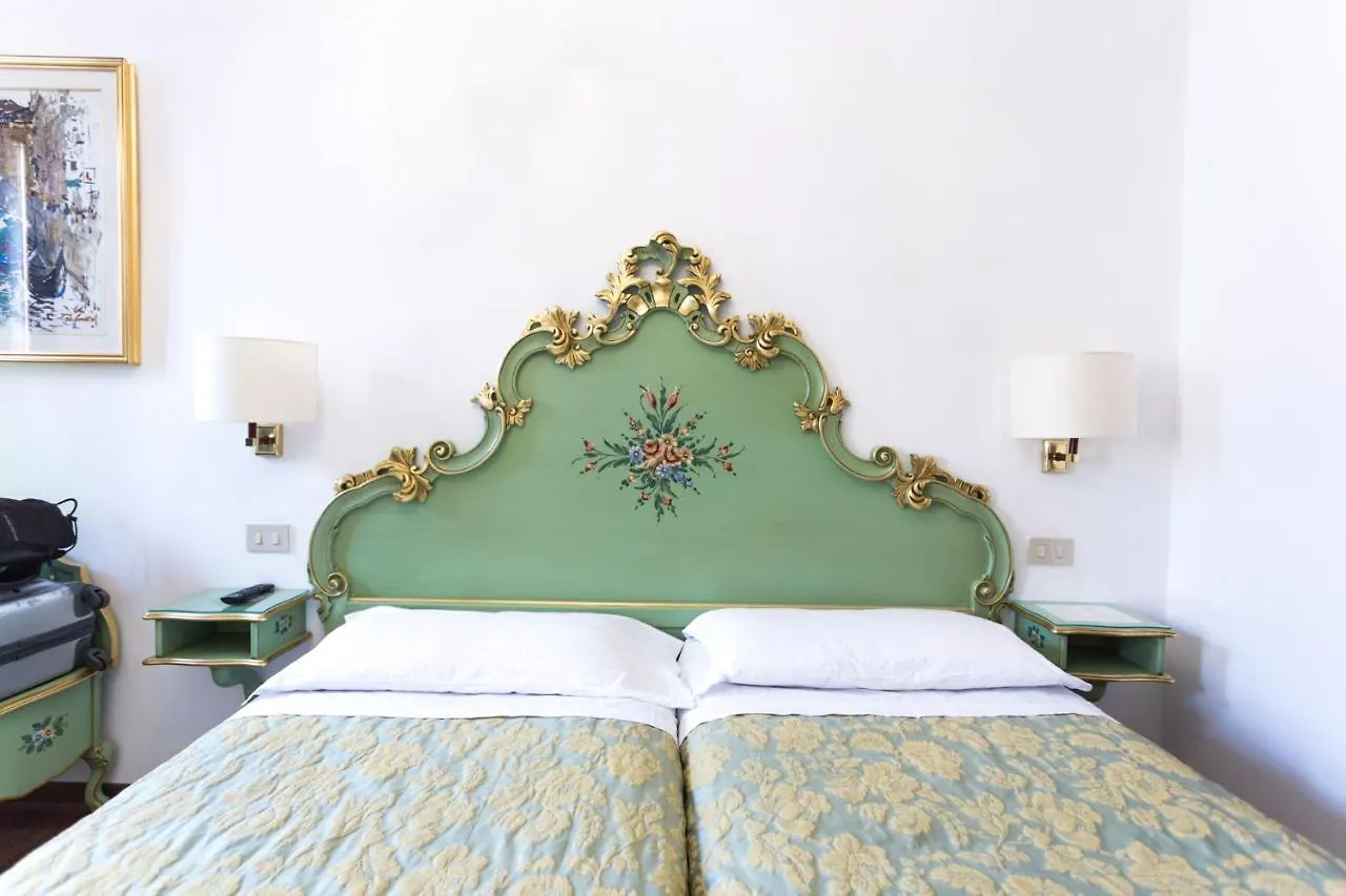 Hotel Serenissima Венеция 2*,  Италия