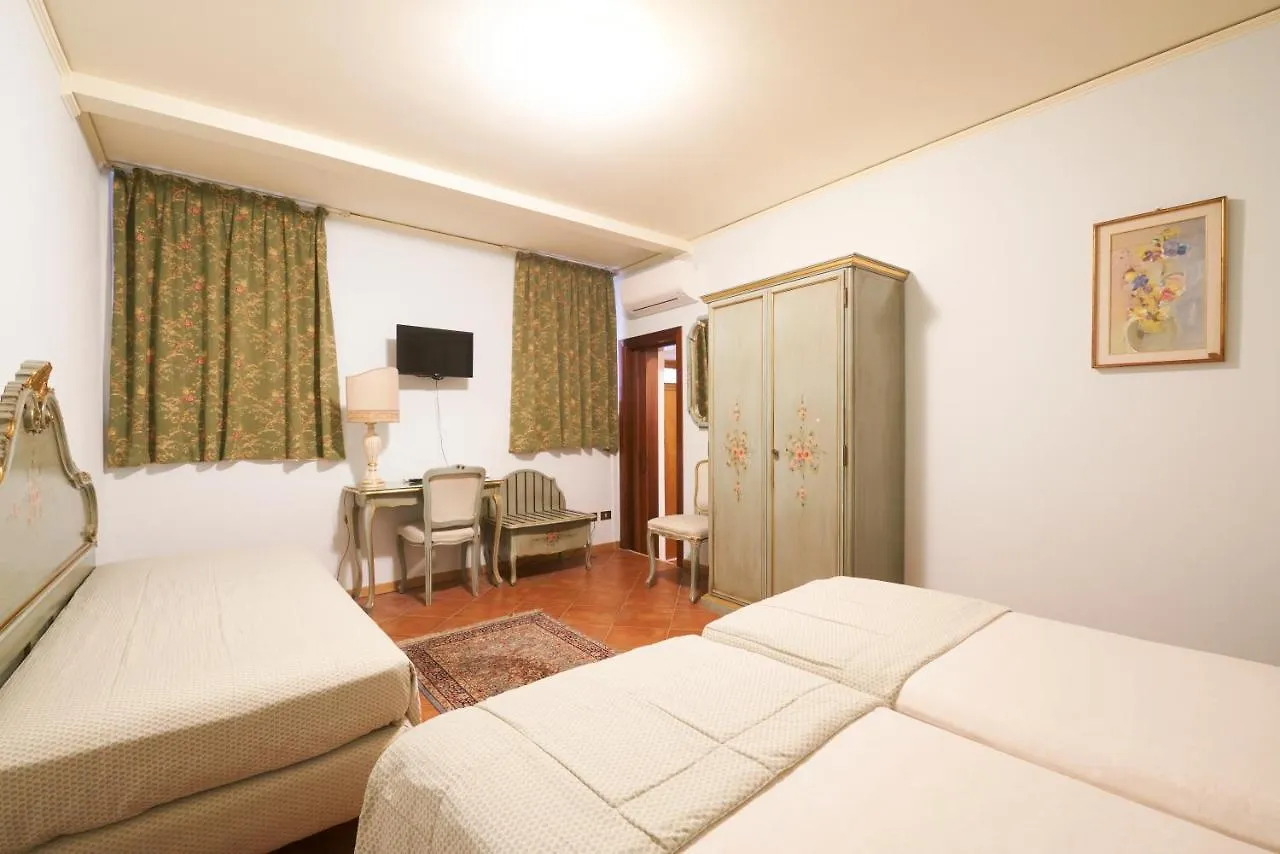 Hotel Serenissima Венеция 2*,
